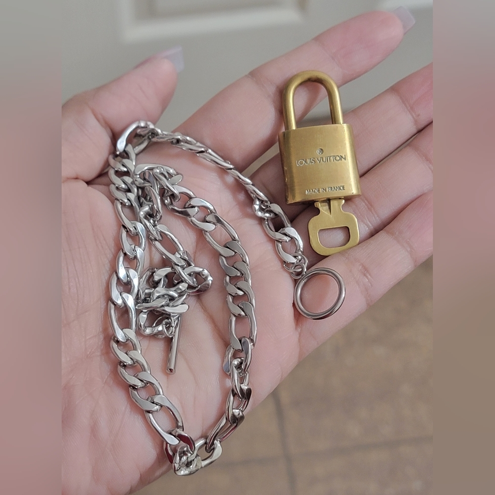 Authentic Gold Louis Vuitton Key and Lock #316🔒🔑 - Picture 8 of 8